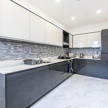 Eden Grove Retreat By Guestz *