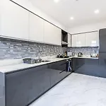 Eden Grove Retreat By Guestz *