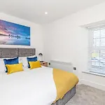 Eden Grove Retreat By Guestz *